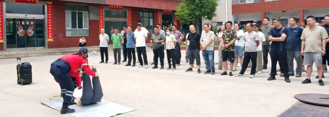 bb艾弗森官网由新郑市红十字会联合市神鹰救援队进行企业应急安全培训