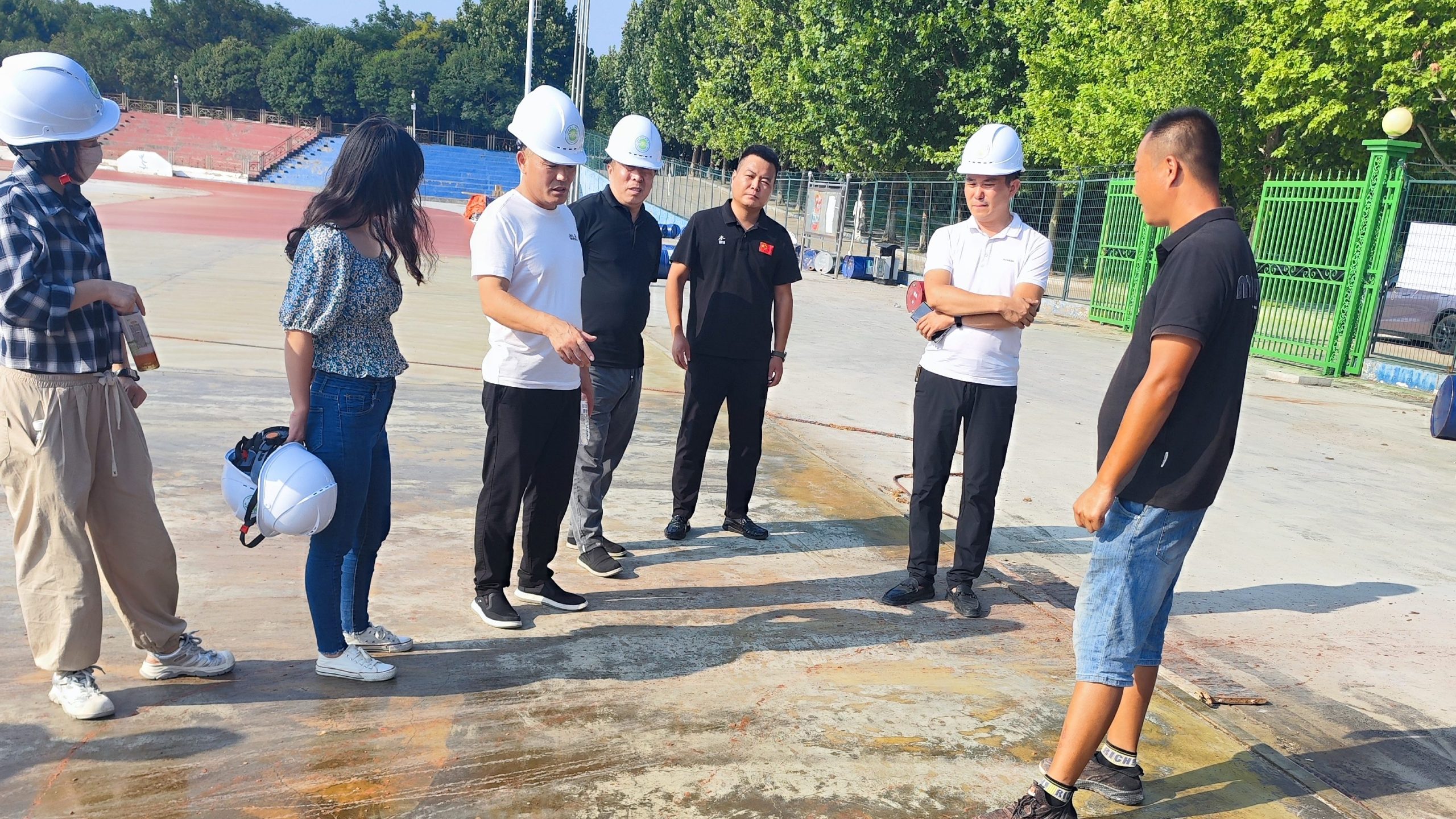 bb艾弗森官网塑胶跑道项目施工现场