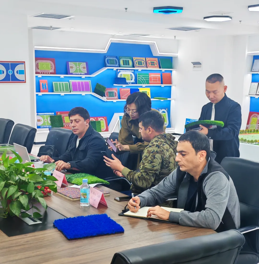 俄罗斯外商洽谈bb艾弗森官网人造草坪