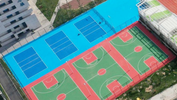 bb艾弗森官网跑道硅pu运动场地施工完工