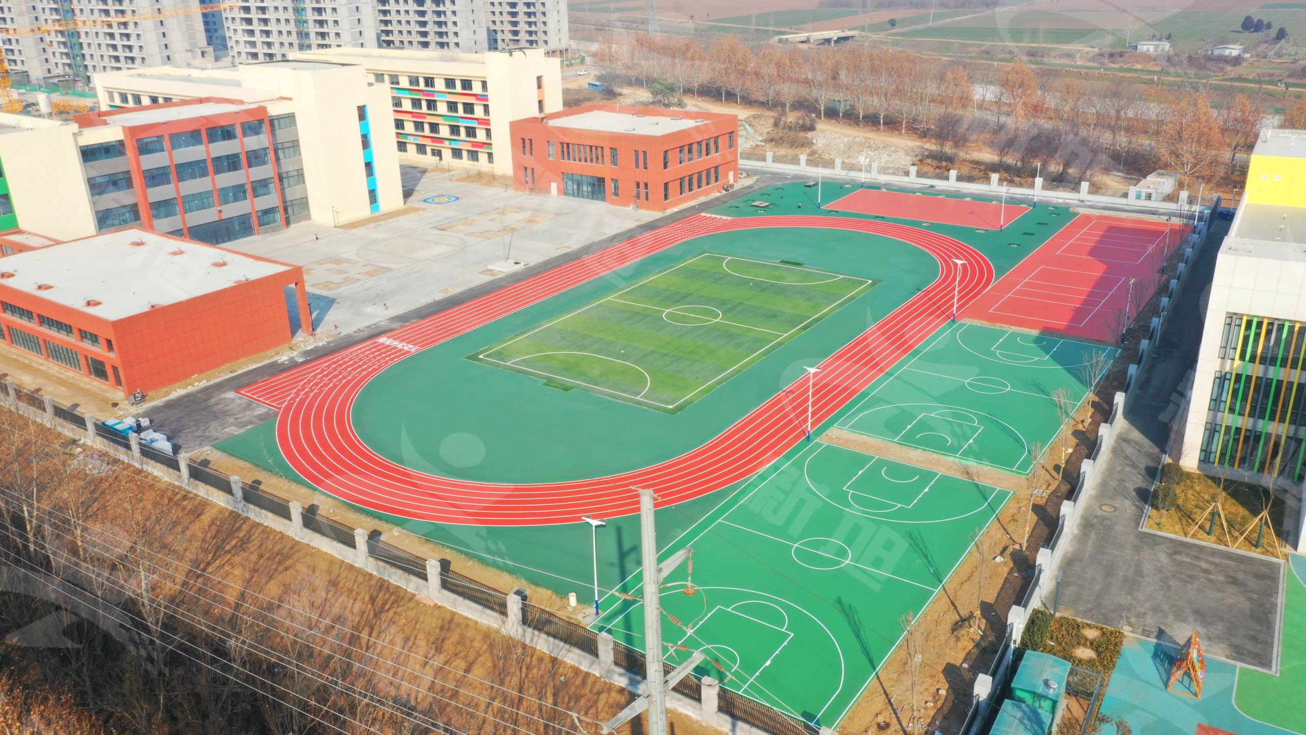bb艾弗森官网塑胶跑道建设完工